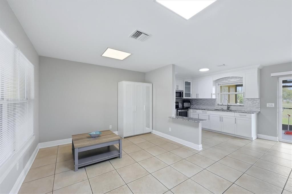 En Venta: $380,000 (4 camas, 0 baños, 1585 Pies cuadrados)