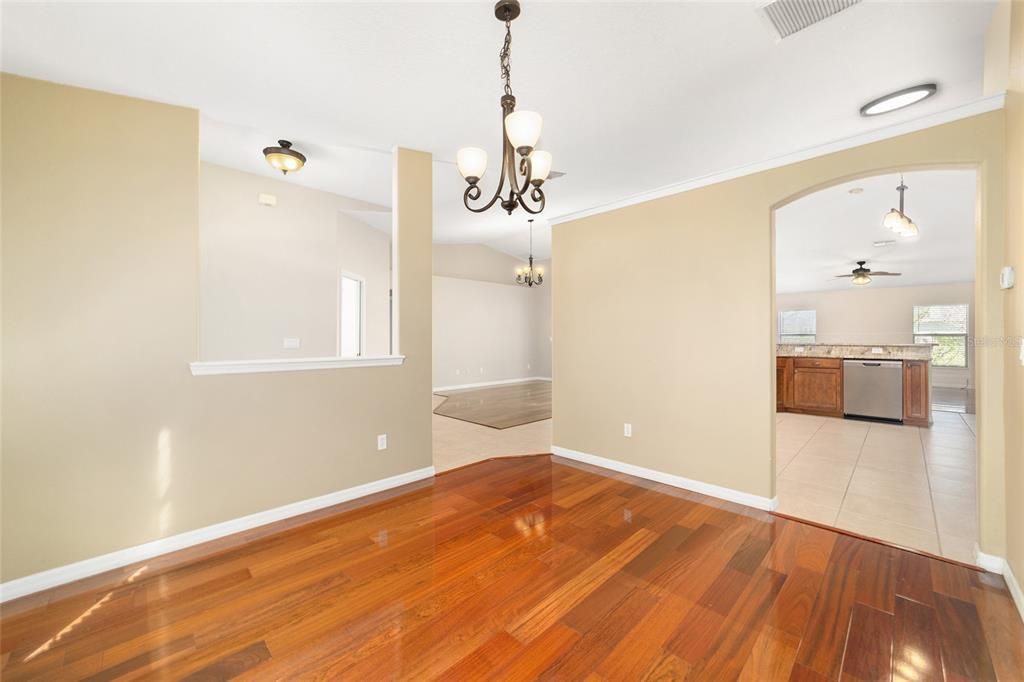 На продажу: $569,000 (5 спален, 3 ванн, 2737 Квадратных фут)