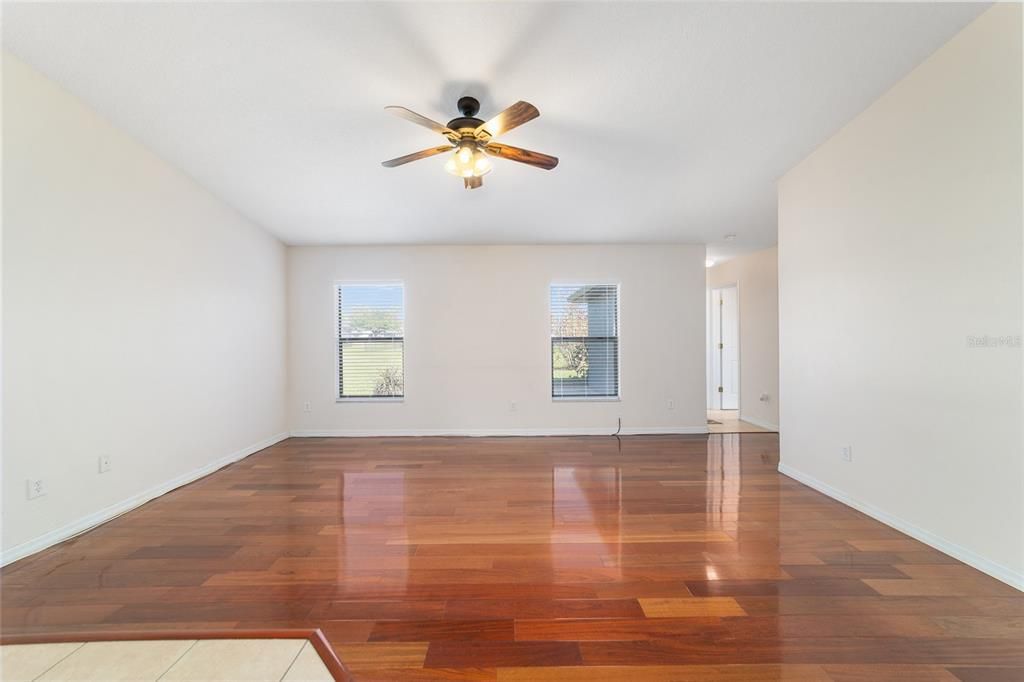 На продажу: $569,000 (5 спален, 3 ванн, 2737 Квадратных фут)