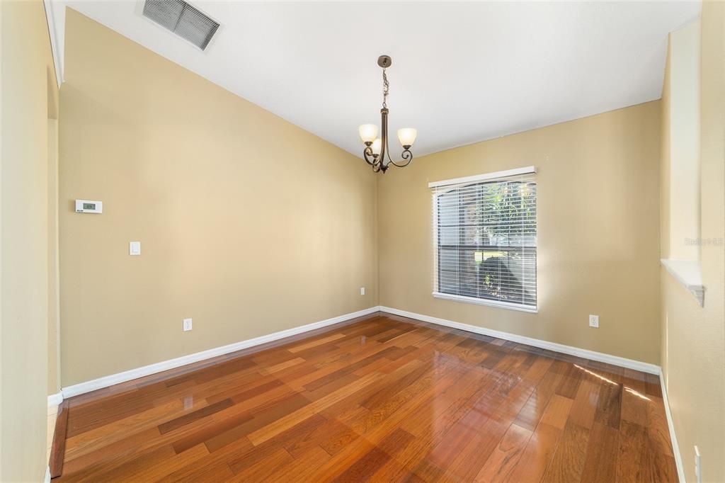 На продажу: $569,000 (5 спален, 3 ванн, 2737 Квадратных фут)