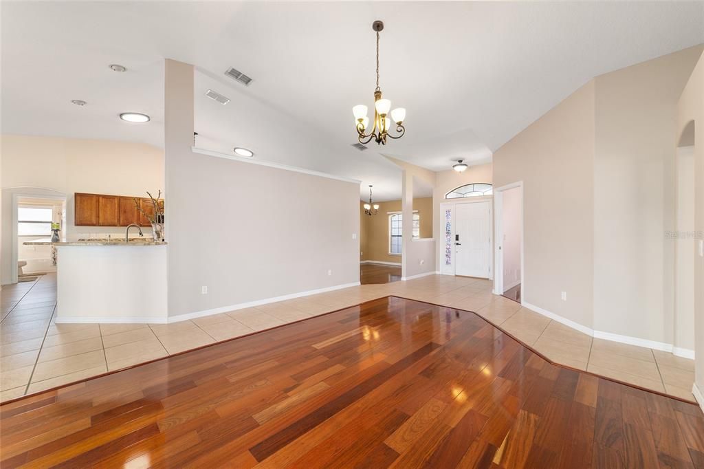 На продажу: $569,000 (5 спален, 3 ванн, 2737 Квадратных фут)