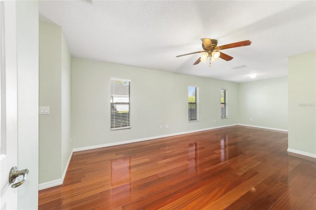 На продажу: $569,000 (5 спален, 3 ванн, 2737 Квадратных фут)