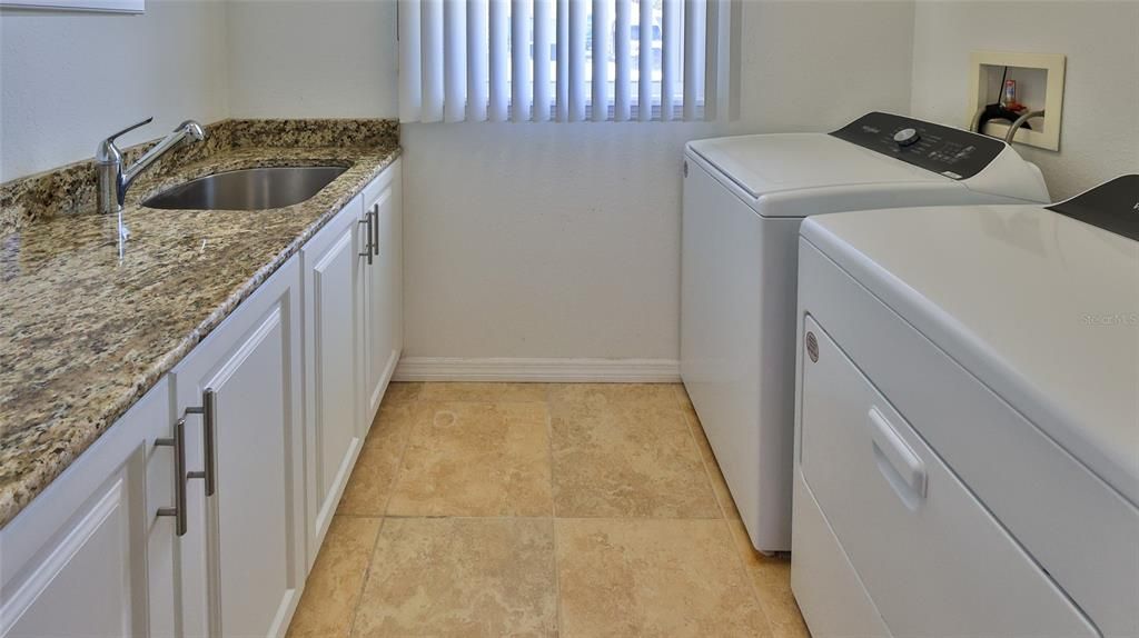 Active With Contract: $424,900 (2 beds, 2 baths, 1338 Square Feet)