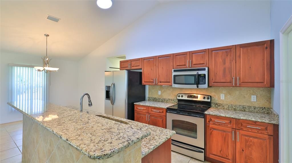 Active With Contract: $424,900 (2 beds, 2 baths, 1338 Square Feet)