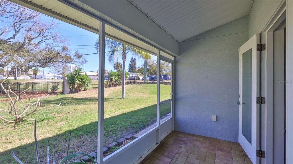 Active With Contract: $424,900 (2 beds, 2 baths, 1338 Square Feet)