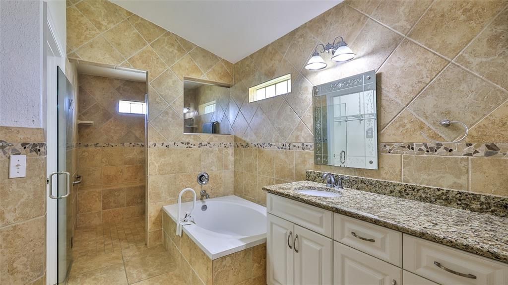 Active With Contract: $424,900 (2 beds, 2 baths, 1338 Square Feet)