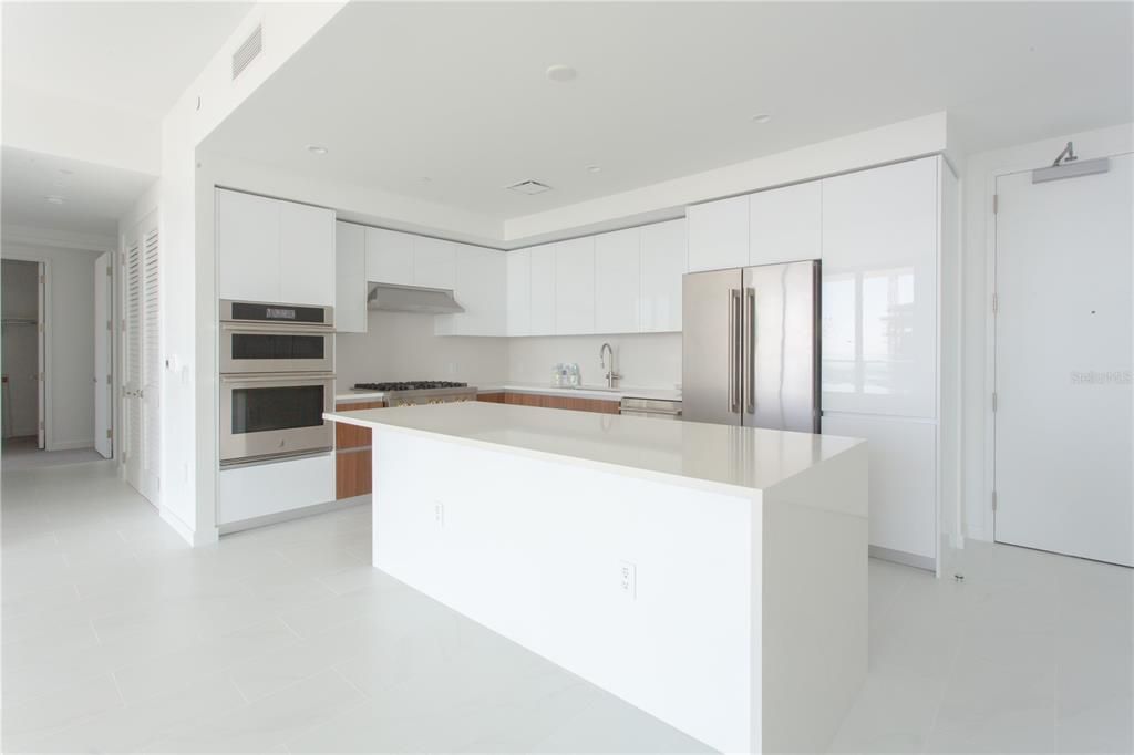 Active With Contract: $8,250 (3 beds, 3 baths, 1948 Square Feet)