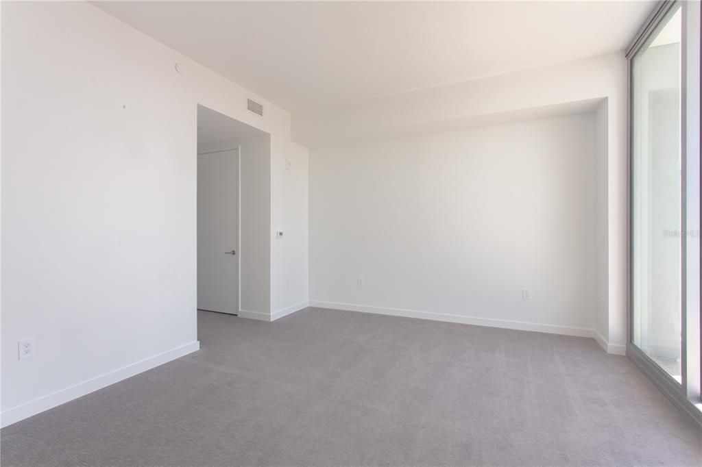 Active With Contract: $8,250 (3 beds, 3 baths, 1948 Square Feet)