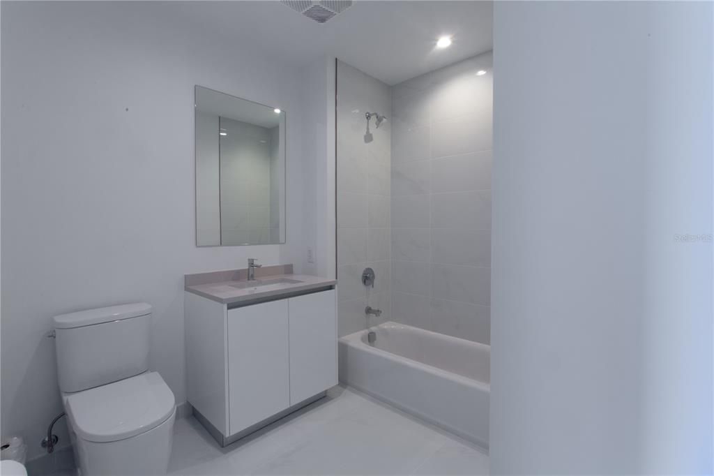 Active With Contract: $8,250 (3 beds, 3 baths, 1948 Square Feet)