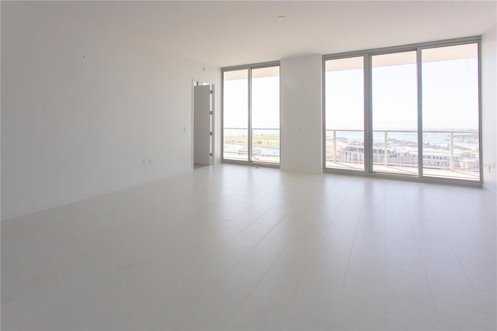 Active With Contract: $8,250 (3 beds, 3 baths, 1948 Square Feet)
