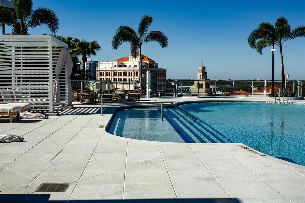 Active With Contract: $8,250 (3 beds, 3 baths, 1948 Square Feet)