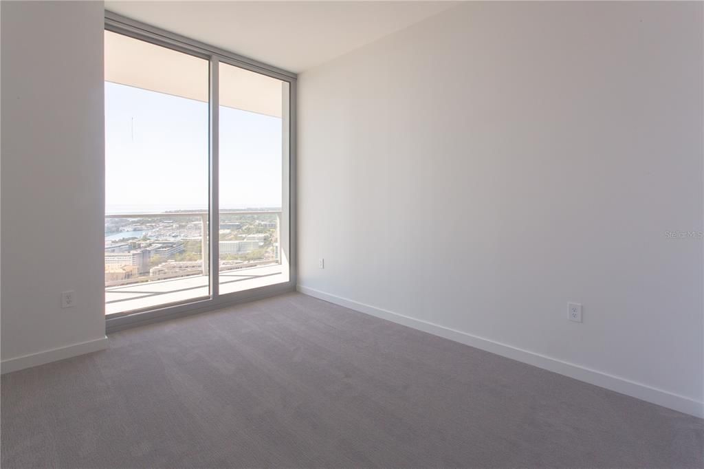 Active With Contract: $8,250 (3 beds, 3 baths, 1948 Square Feet)