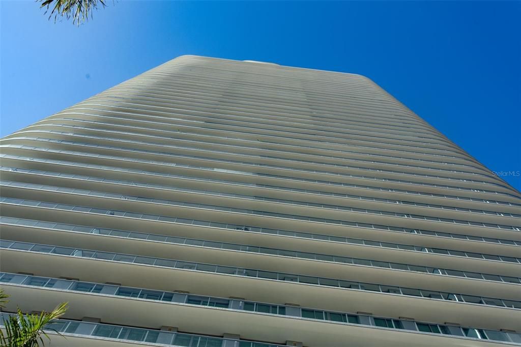 Active With Contract: $8,250 (3 beds, 3 baths, 1948 Square Feet)