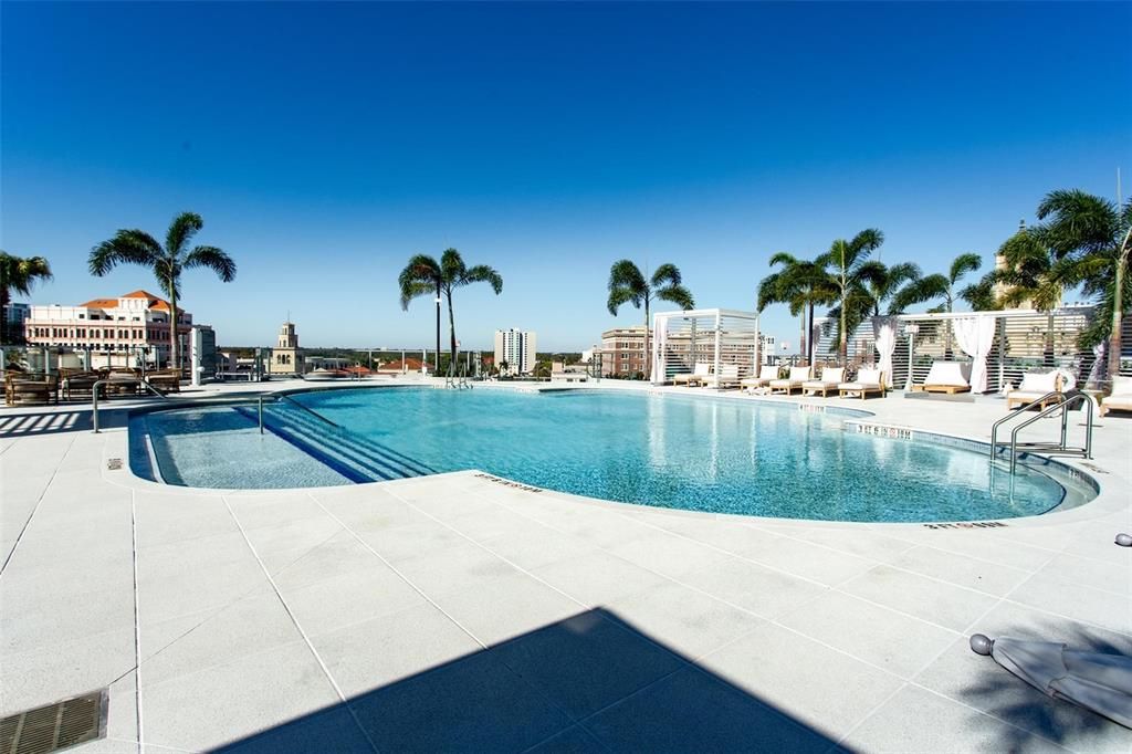 Active With Contract: $8,250 (3 beds, 3 baths, 1948 Square Feet)