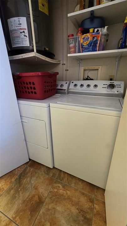 На продажу: $129,900 (2 спален, 2 ванн, 1092 Квадратных фут)