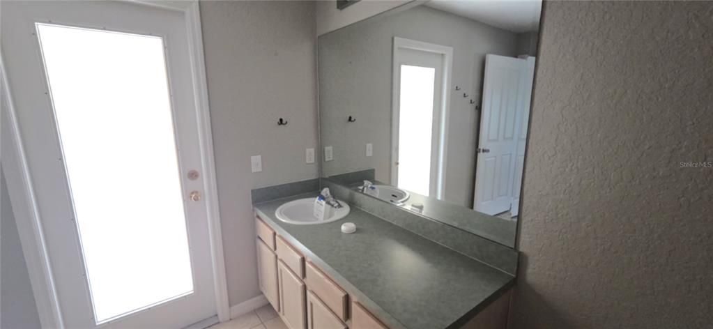 Activo con contrato: $285,000 (5 camas, 3 baños, 1790 Pies cuadrados)