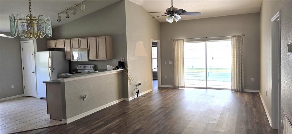 Activo con contrato: $285,000 (5 camas, 3 baños, 1790 Pies cuadrados)
