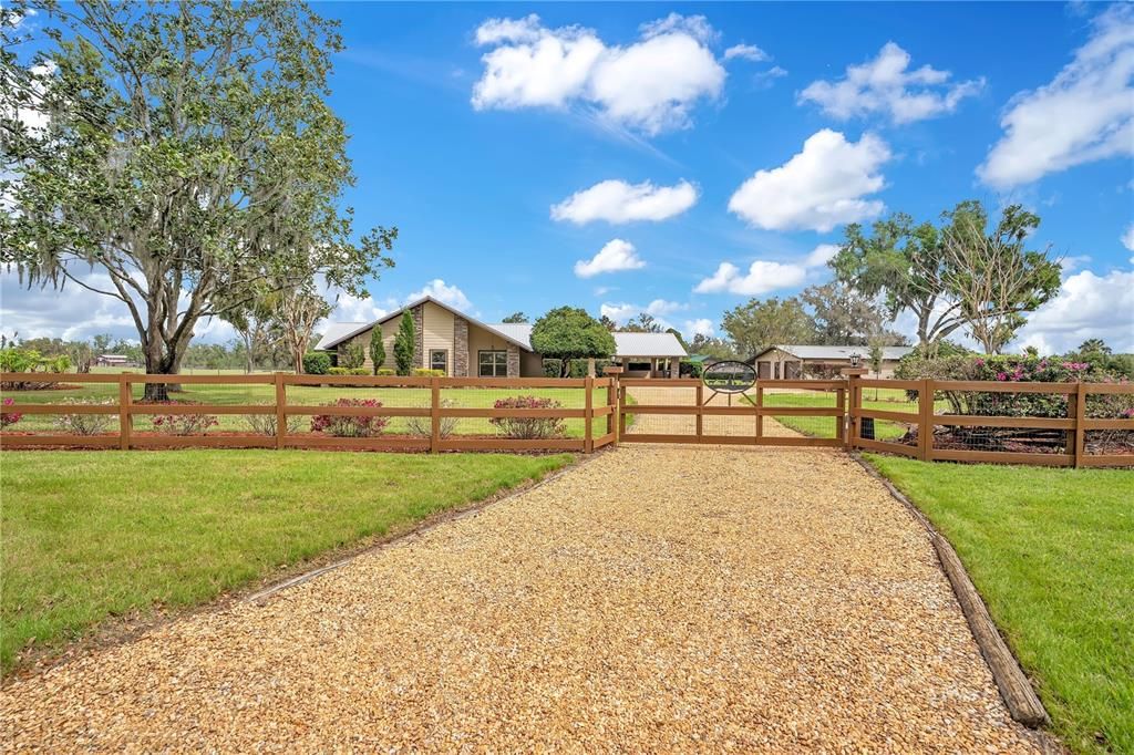 For Sale: $749,000 (4 beds, 2 baths, 2928 Square Feet)
