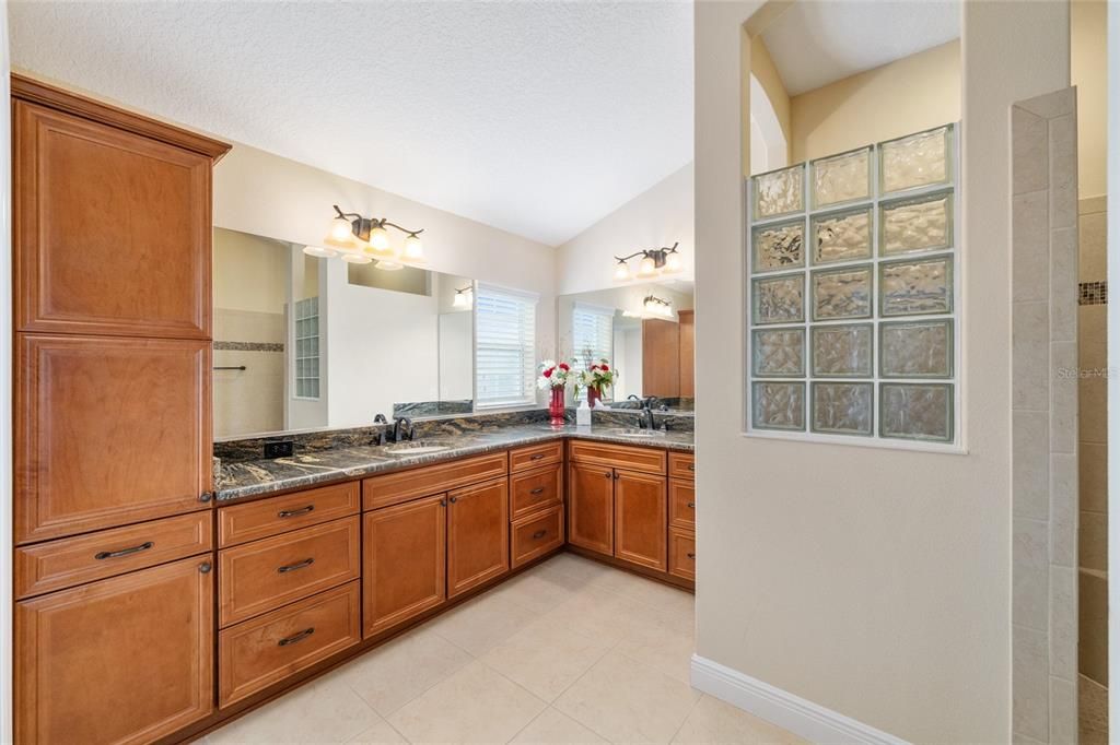 Activo con contrato: $724,900 (3 camas, 2 baños, 1958 Pies cuadrados)
