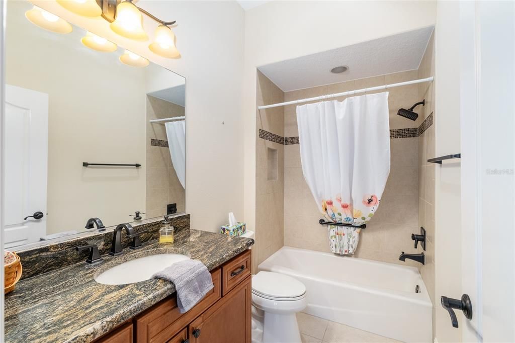 Activo con contrato: $724,900 (3 camas, 2 baños, 1958 Pies cuadrados)