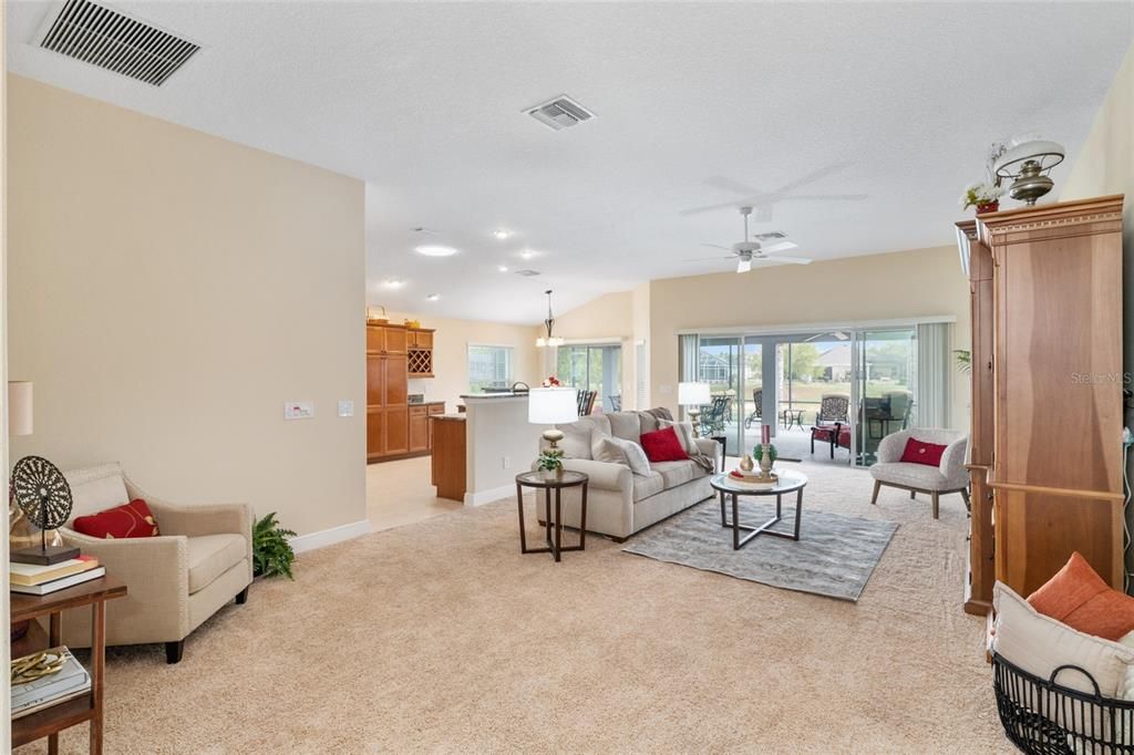 Activo con contrato: $724,900 (3 camas, 2 baños, 1958 Pies cuadrados)