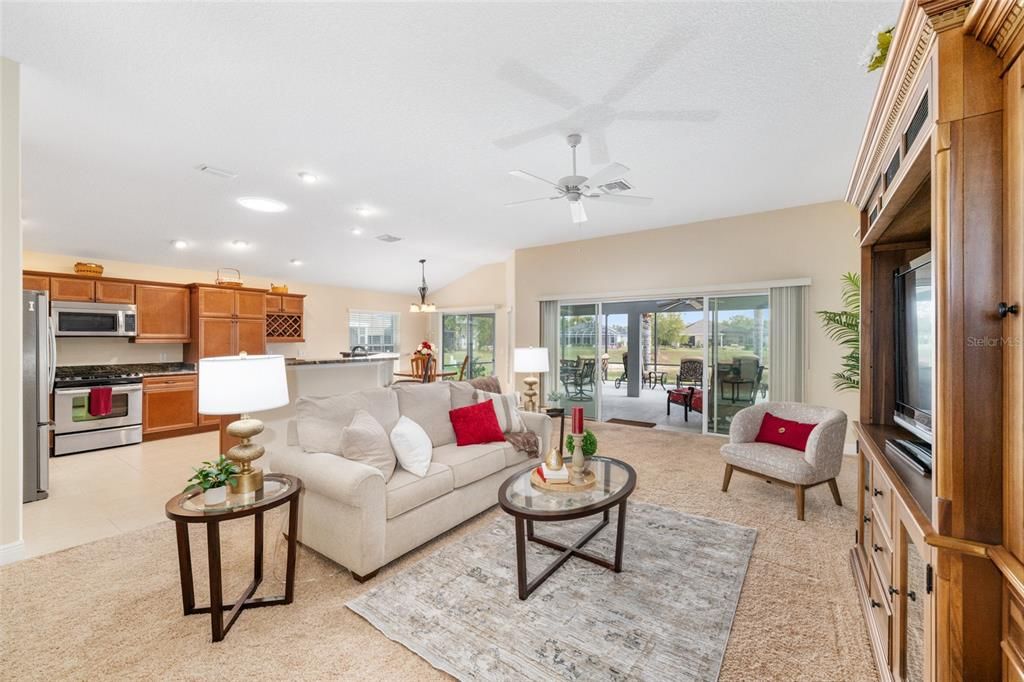 Activo con contrato: $724,900 (3 camas, 2 baños, 1958 Pies cuadrados)