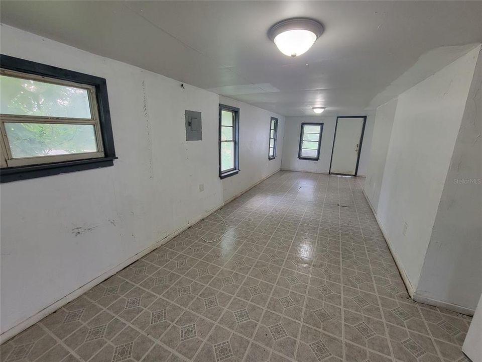 For Rent: $800 (1 beds, 1 baths, 600 Square Feet)