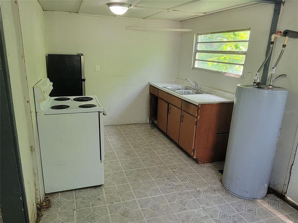 For Rent: $800 (1 beds, 1 baths, 600 Square Feet)