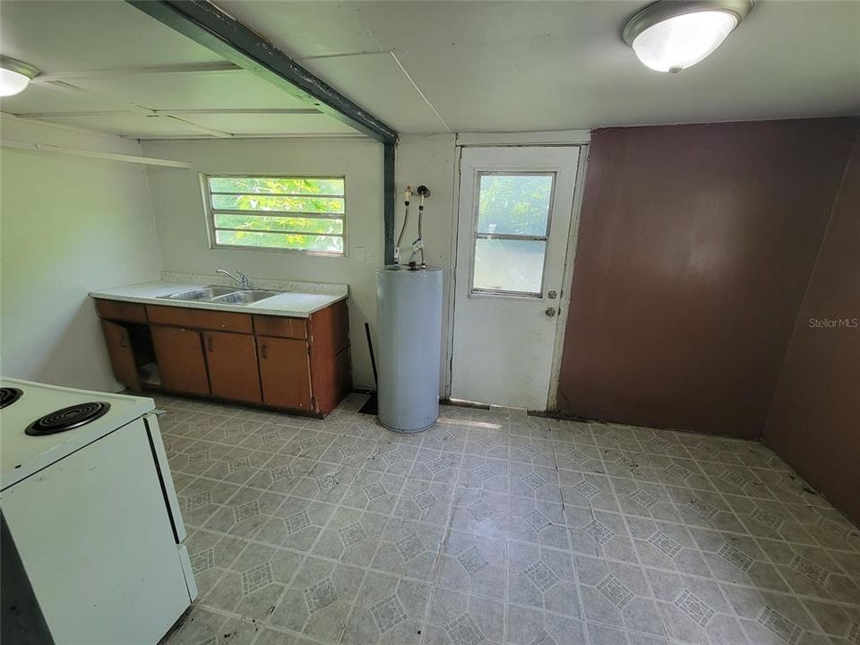 For Rent: $800 (1 beds, 1 baths, 600 Square Feet)