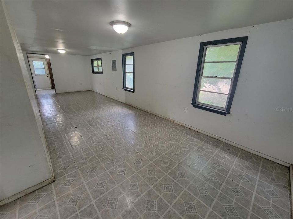 For Rent: $800 (1 beds, 1 baths, 600 Square Feet)