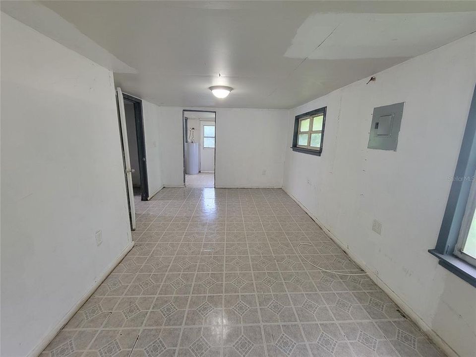 For Rent: $800 (1 beds, 1 baths, 600 Square Feet)