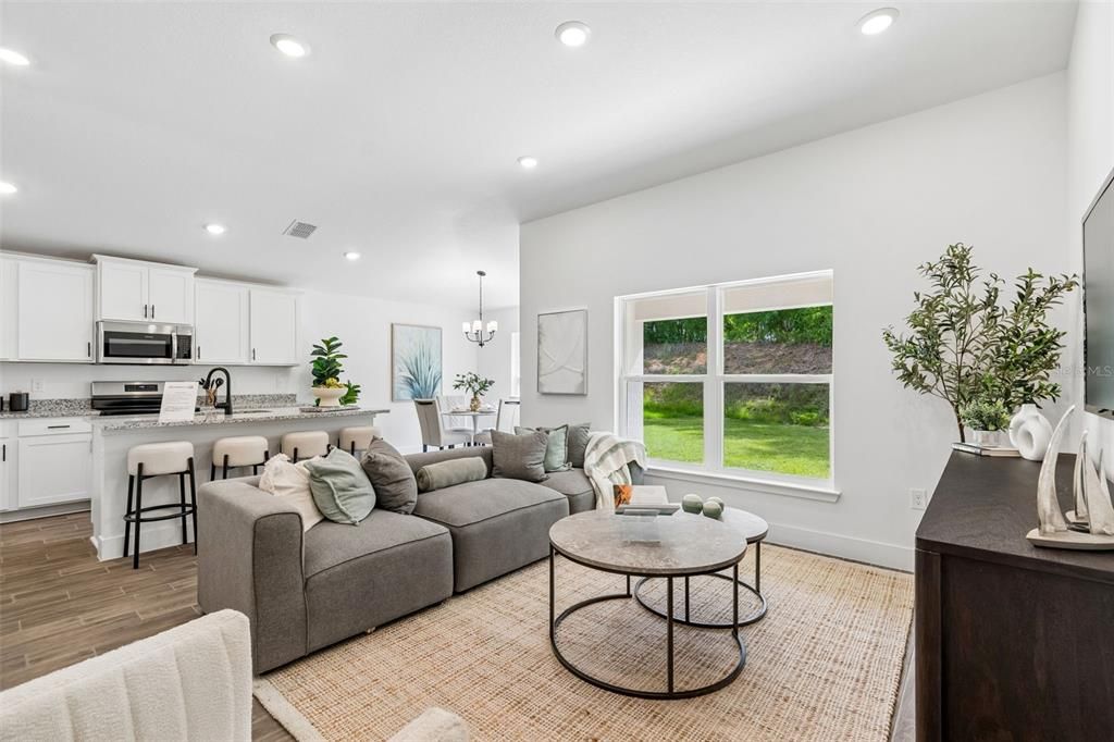Active With Contract: $321,100 (3 beds, 2 baths, 1512 Square Feet)