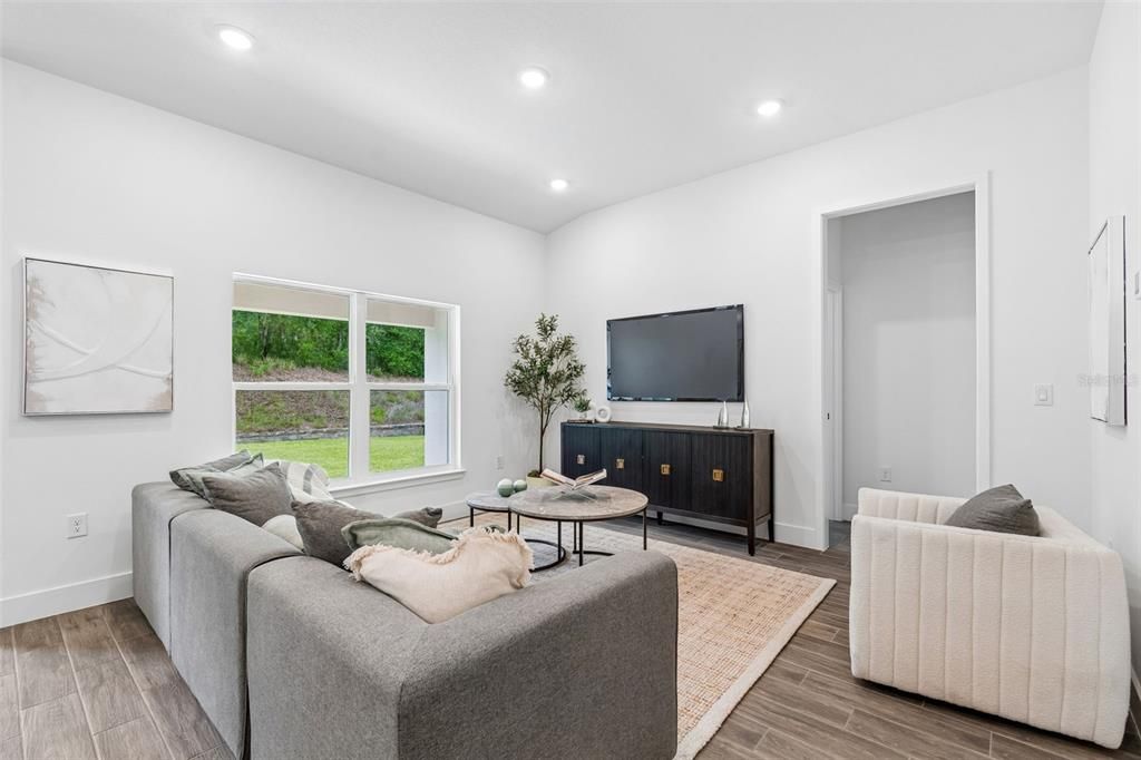 Active With Contract: $321,100 (3 beds, 2 baths, 1512 Square Feet)