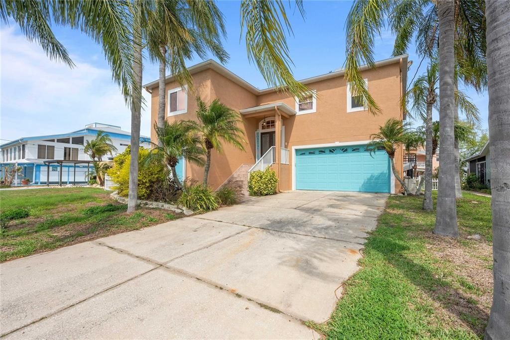 For Sale: $599,900 (3 beds, 2 baths, 1630 Square Feet)