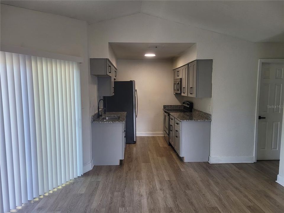 For Rent: $1,600 (2 beds, 1 baths, 698 Square Feet)