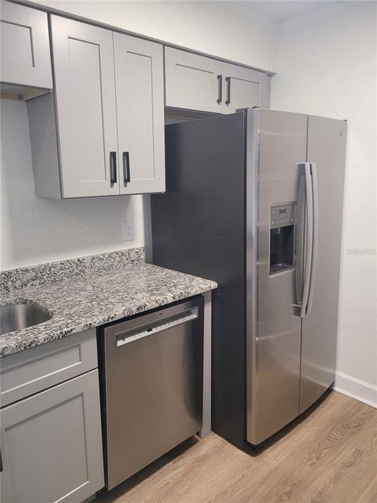 For Rent: $1,600 (2 beds, 1 baths, 698 Square Feet)