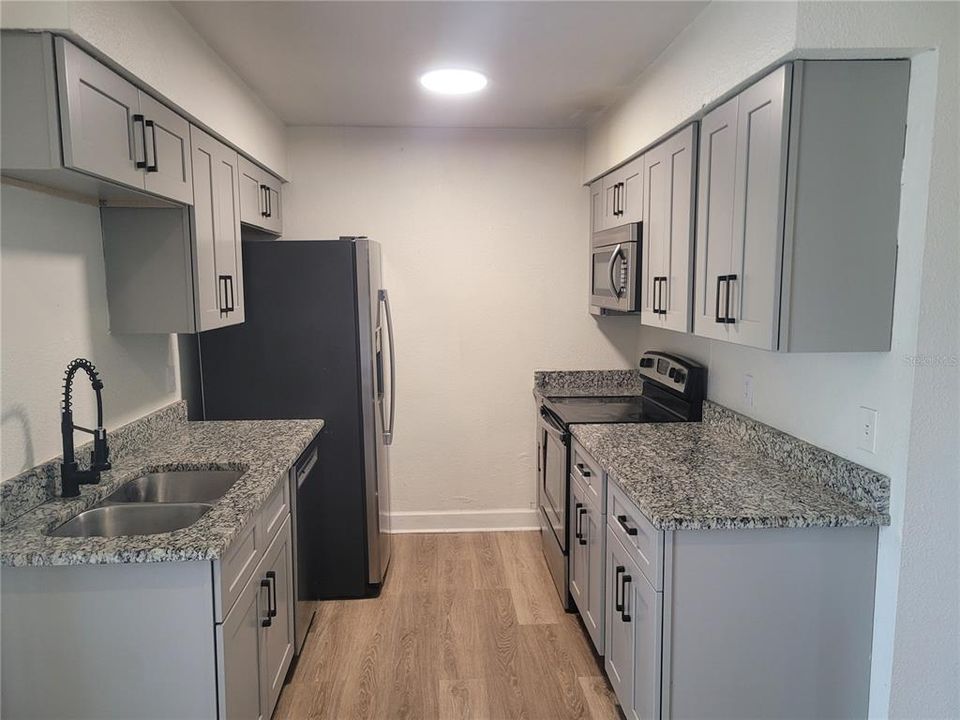 For Rent: $1,600 (2 beds, 1 baths, 698 Square Feet)