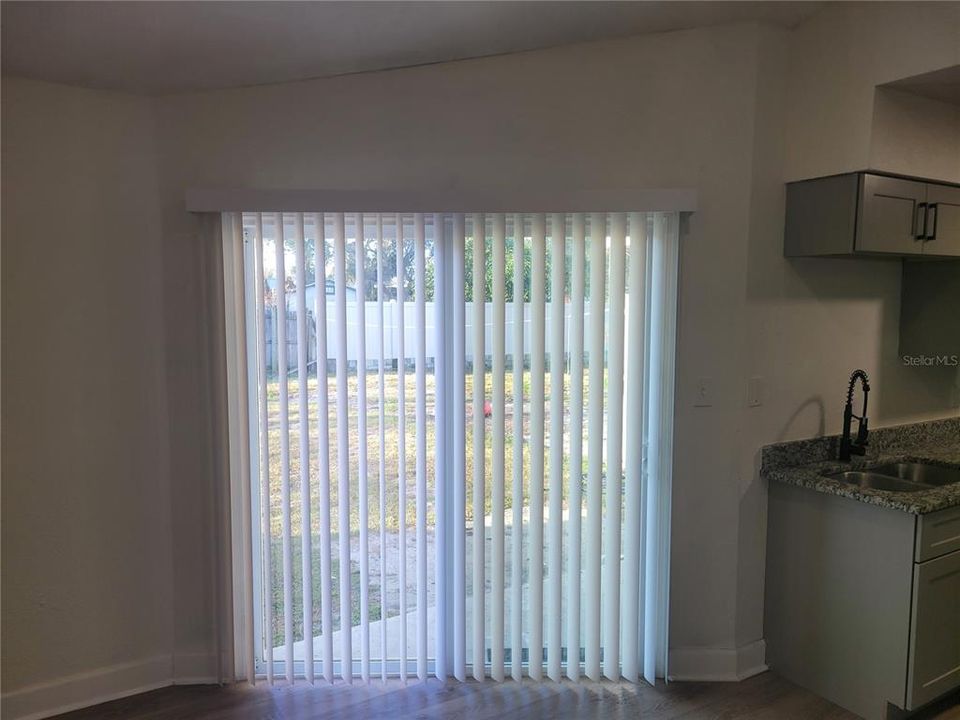 For Rent: $1,600 (2 beds, 1 baths, 698 Square Feet)