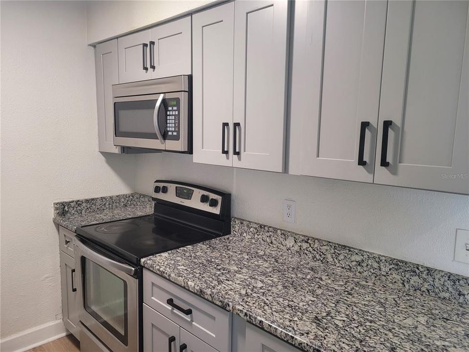 For Rent: $1,600 (2 beds, 1 baths, 698 Square Feet)
