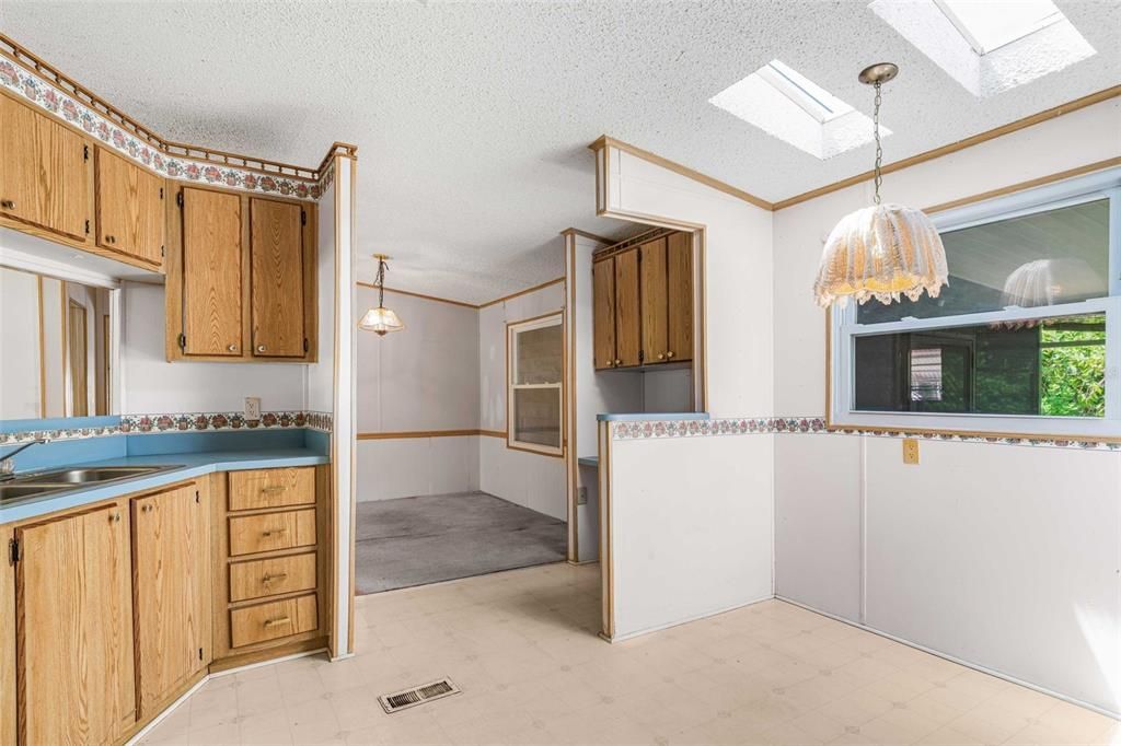 En Venta: $165,000 (3 camas, 2 baños, 1307 Pies cuadrados)