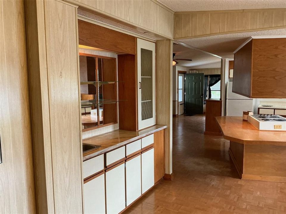 На продажу: $99,000 (2 спален, 2 ванн, 1370 Квадратных фут)