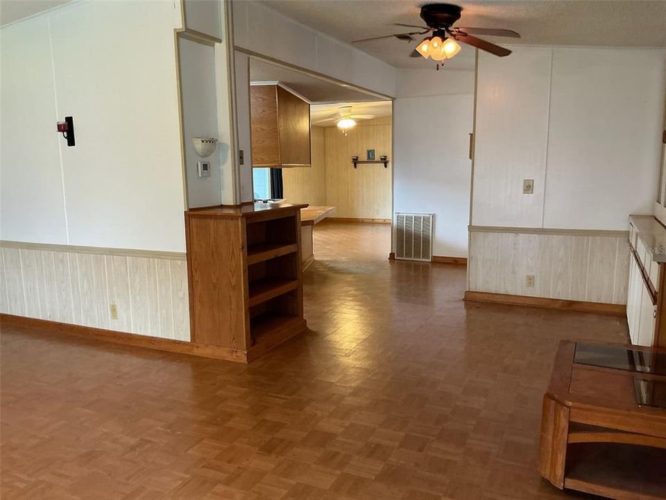 На продажу: $99,000 (2 спален, 2 ванн, 1370 Квадратных фут)