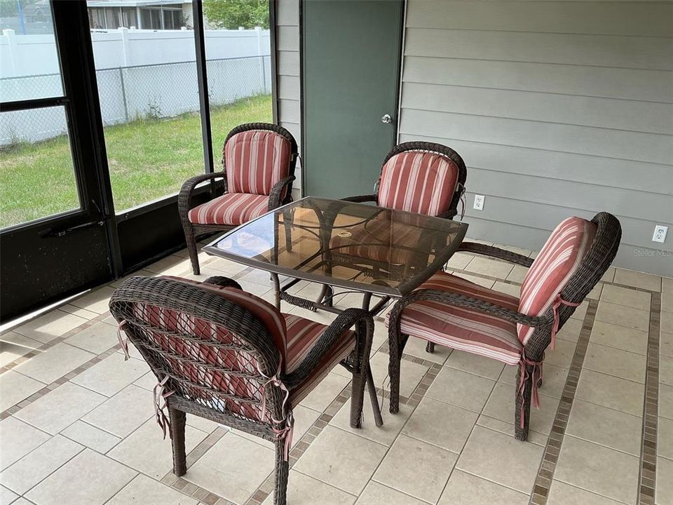 На продажу: $99,000 (2 спален, 2 ванн, 1370 Квадратных фут)