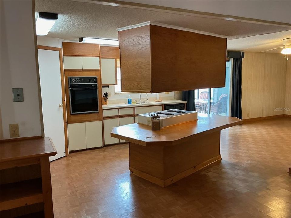 На продажу: $99,000 (2 спален, 2 ванн, 1370 Квадратных фут)