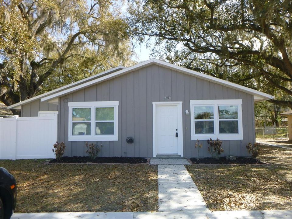 For Rent: $1,700 (2 beds, 1 baths, 1062 Square Feet)