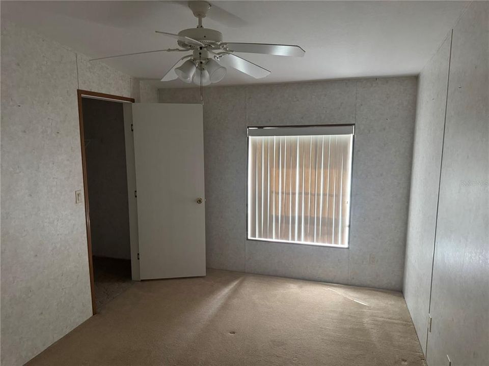 For Sale: $200,000 (3 beds, 2 baths, 1296 Square Feet)