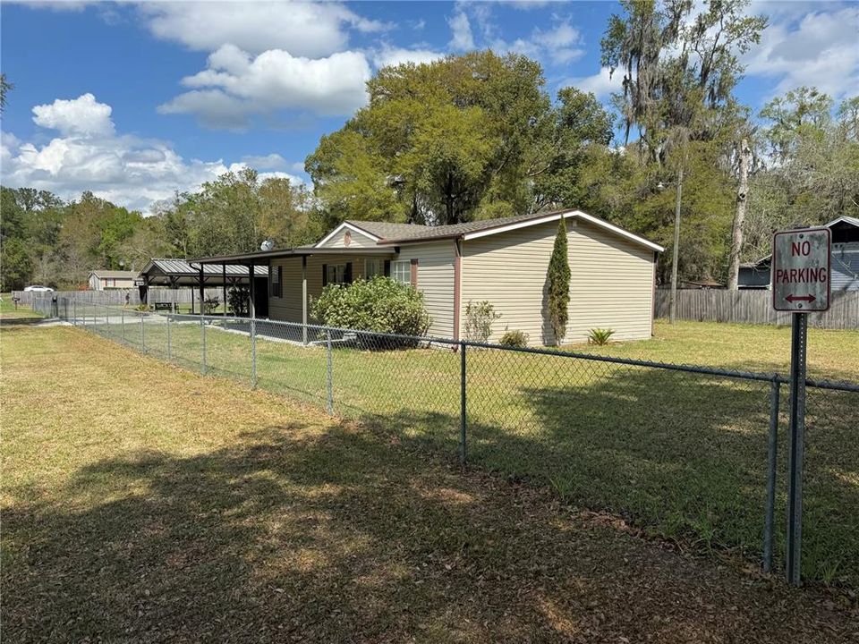 For Sale: $200,000 (3 beds, 2 baths, 1296 Square Feet)