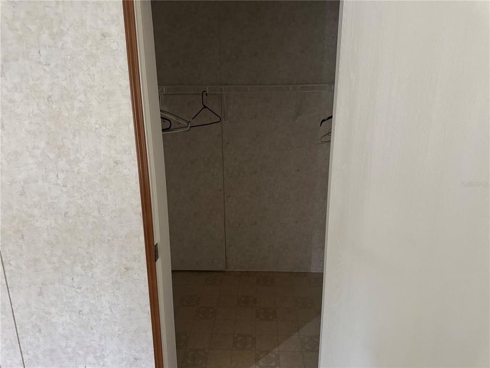 For Sale: $200,000 (3 beds, 2 baths, 1296 Square Feet)