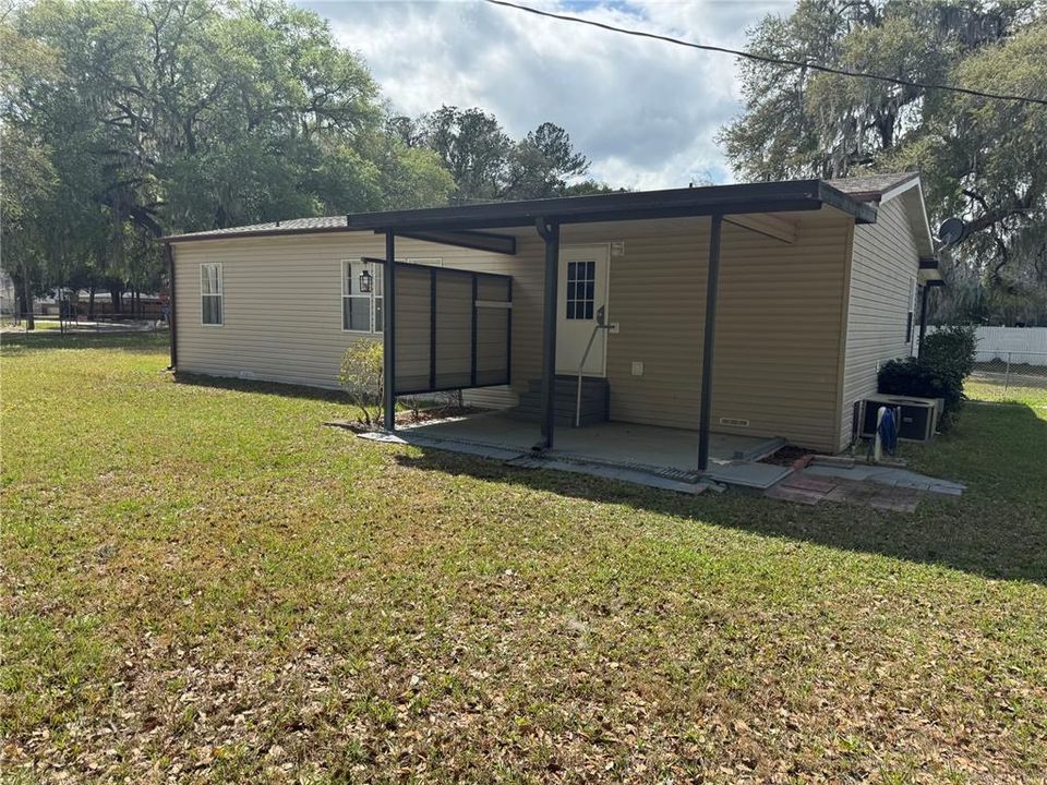 For Sale: $200,000 (3 beds, 2 baths, 1296 Square Feet)