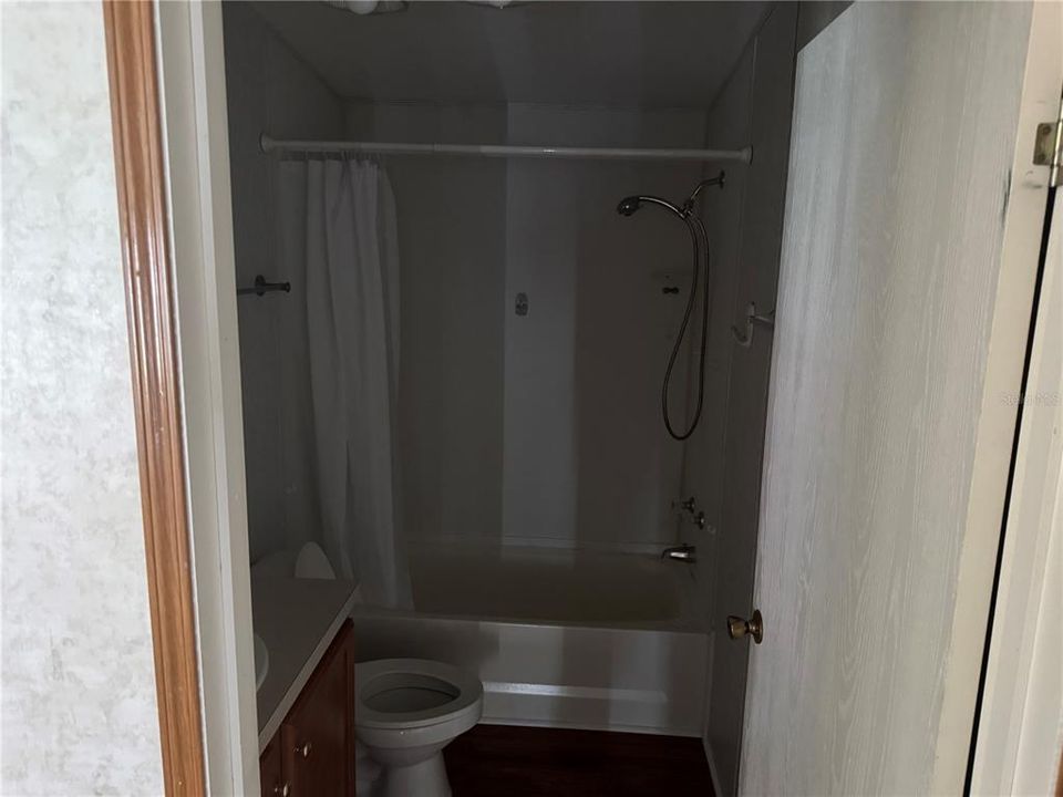 For Sale: $200,000 (3 beds, 2 baths, 1296 Square Feet)